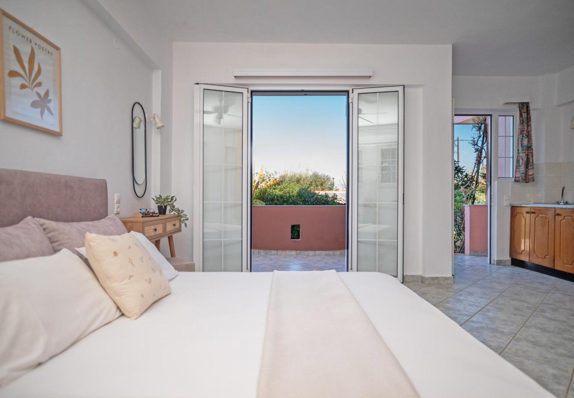 Spiros Ii & Apartment Laganas