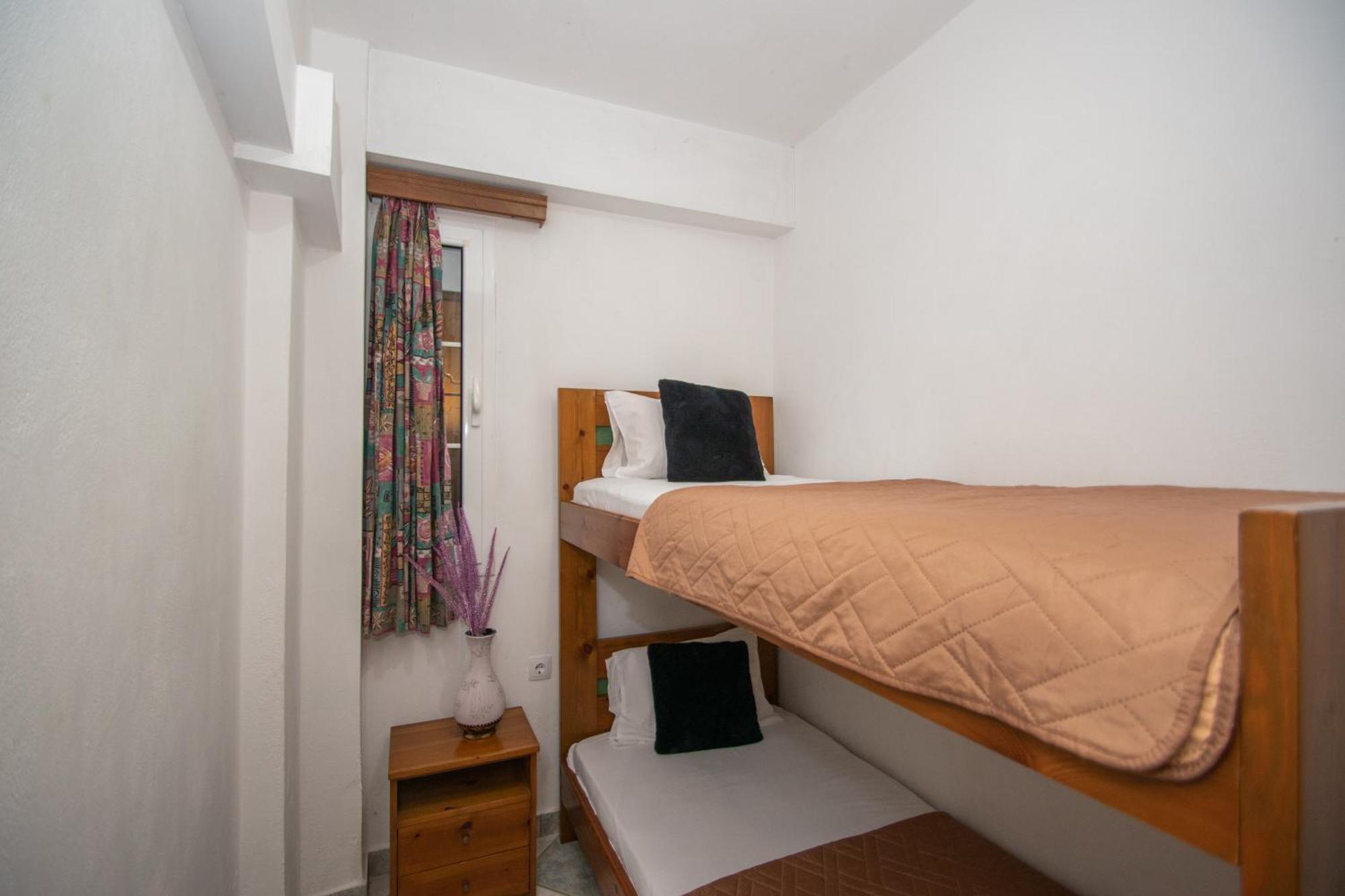 Spiros Ii & Apartment Laganas