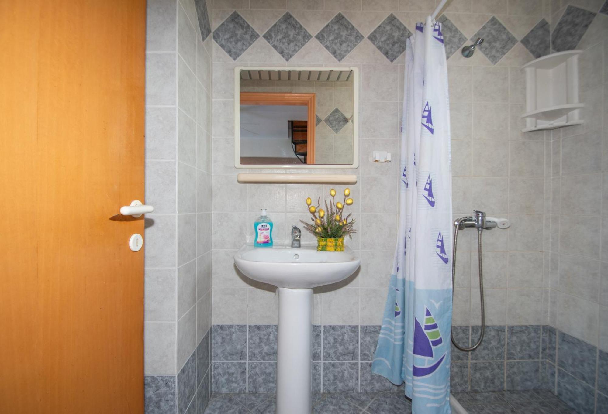 Spiros Ii & Apartment Laganas