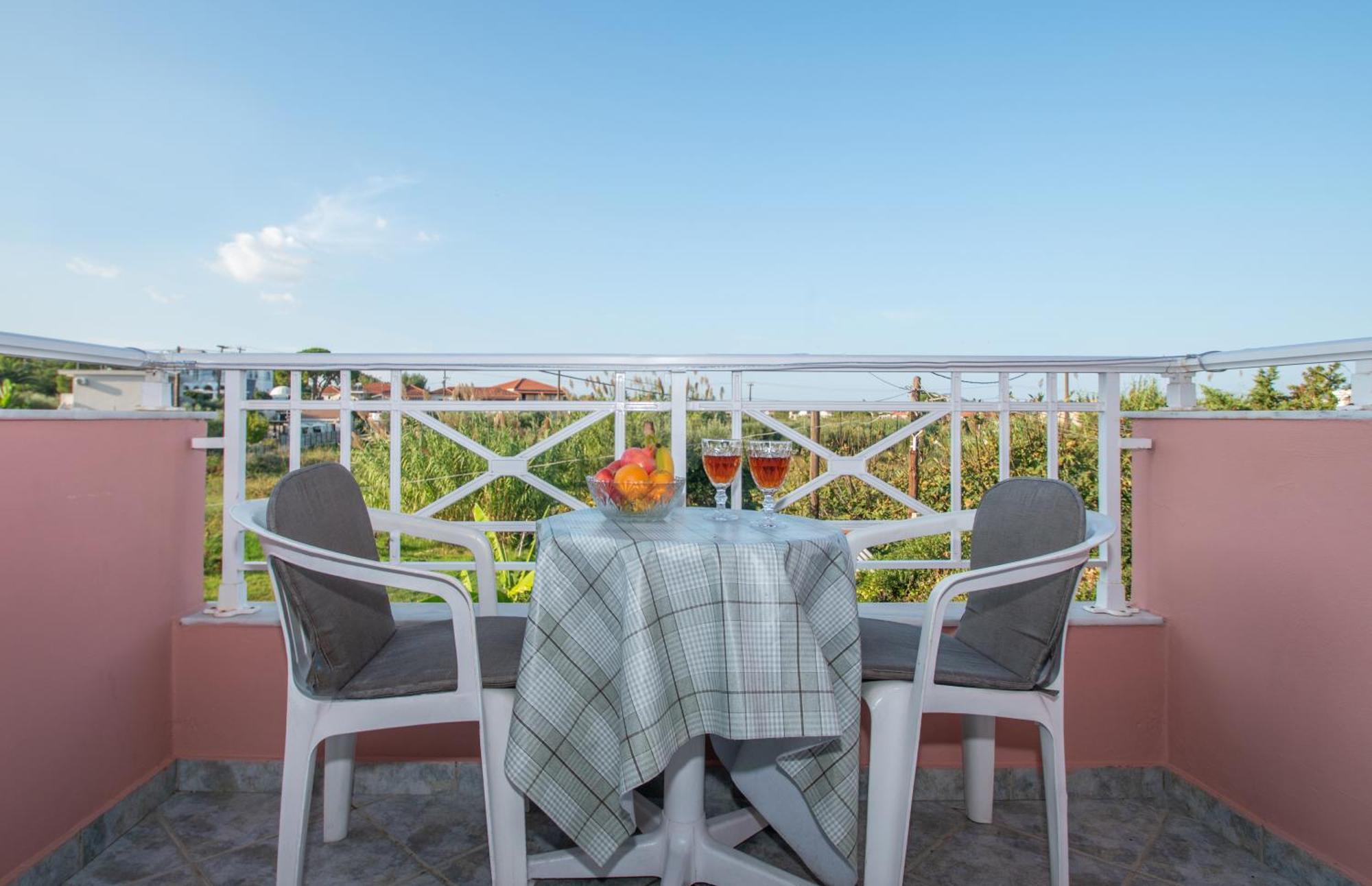 Spiros Ii & Apartment Laganas