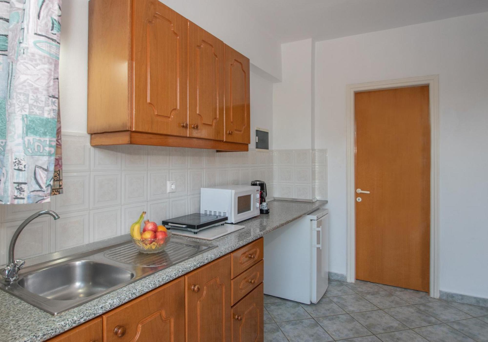 Spiros Ii & Apartment Laganas